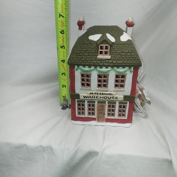 Department 56 Dickens' Village Series 1986 "Fezziwig's Warehouse" 6500-5 - Picture 6 of 7